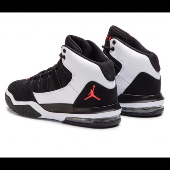 πHPπNike Jordan Max Aura White/Infared Kids 11c - Picture 2 of 9